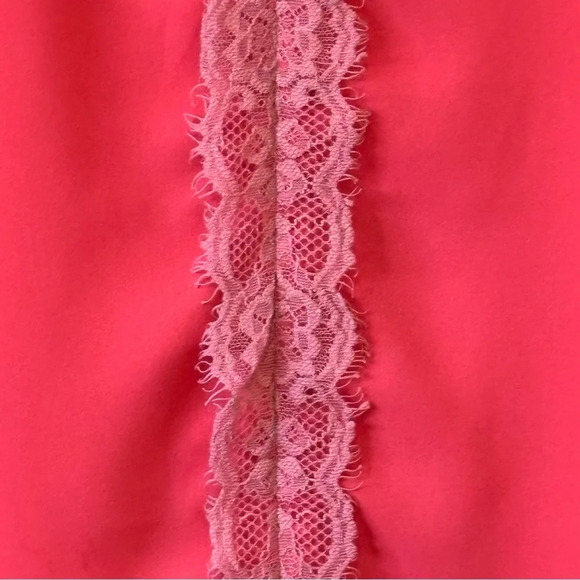 EXPRESS| Pretty Pink Flowy Cap Sleeve‎ Flowy Lace Trim Top Shirt Sz M - Picture 3 of 10